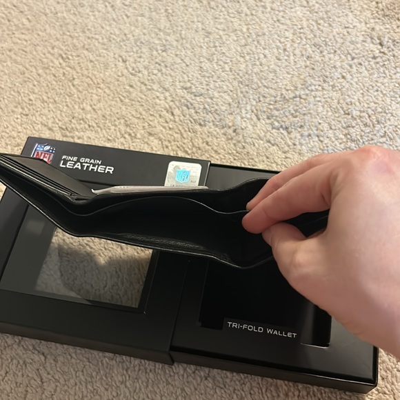 Brand New-NFL Fine Grain Leather wallet - Picture 5 of 6